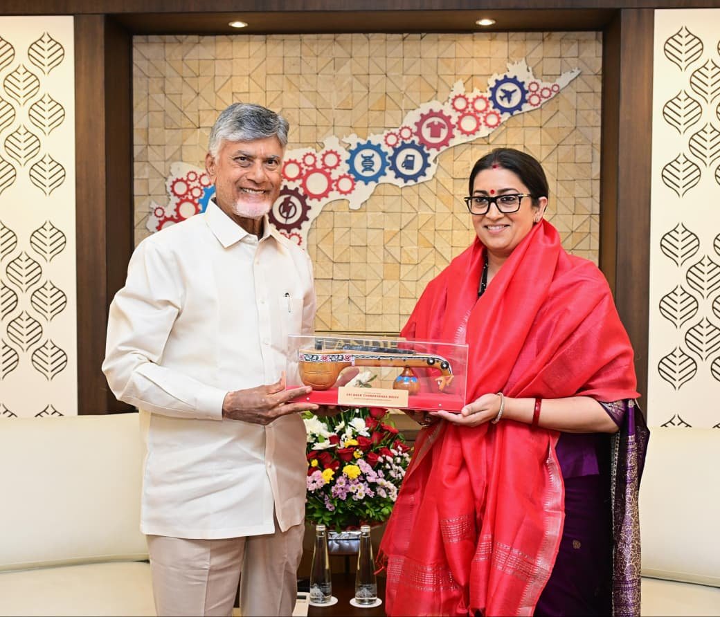 smritiirani's tweet photo. Honoured to call on Hon’ble Chief Minister of Andhra Pradesh, Shri N. Chandrababu Naidu ji. @NCBN

I had the opportunity to present the work of the Alliance for Global Good - Gender Equity & Equality, which I have the privilege to chair, in collaboration with @FollowCII and with the @WEF as our Network Partner.

We discussed how entrepreneurship, technology, healthcare, education, skilling and innovation can unlock new pathways for women’s economic participation and strengthen India’s growth story.

It was a meaningful exchange on the power of partnerships between government, industry and development institutions to create greater economic opportunities for women and translate inclusive growth into measurable impact.

@alliance30018
@AndhraPradeshCM