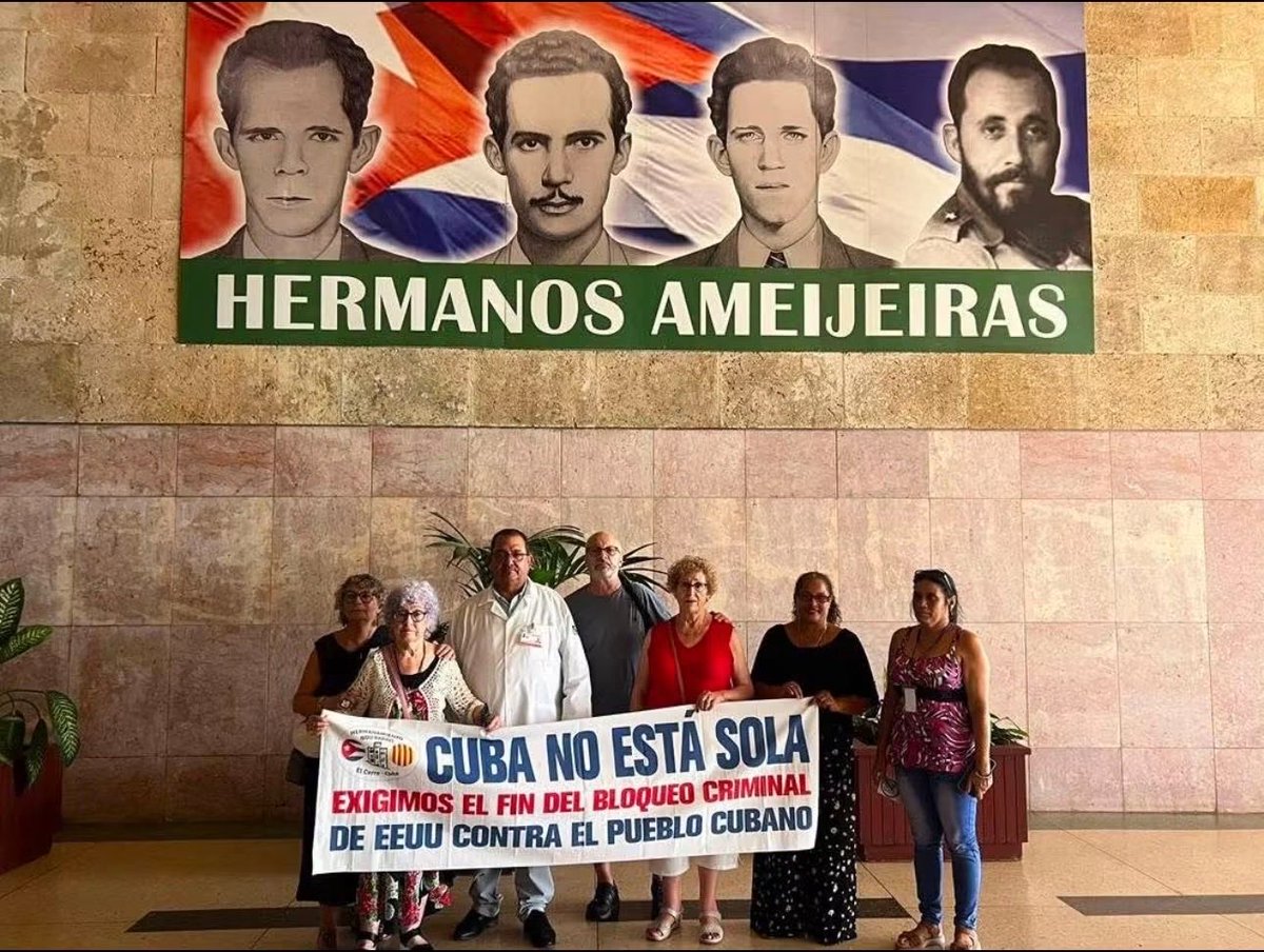castromedinaale's tweet photo. Hermanamiento “Nou Barris-El Cerro”, encabezado por nuestra Muy Querida Marujita, multiplica la Solidaridad Con #Cuba desde Barcelona. Con gran esfuerzo entregaron 250 kg de MEDICAMENTOS al Hospital “Hermanos Ameijeiras” e intercambiaron con jóvenes en la Sede Nacional de los CDR https://t.co/CRYC26DB5N