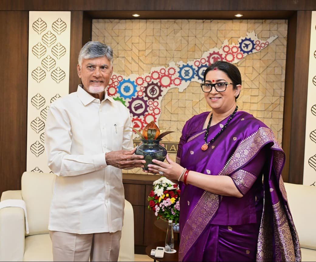 smritiirani's tweet photo. Honoured to call on Hon’ble Chief Minister of Andhra Pradesh, Shri N. Chandrababu Naidu ji. @NCBN

I had the opportunity to present the work of the Alliance for Global Good - Gender Equity & Equality, which I have the privilege to chair, in collaboration with @FollowCII and with the @WEF as our Network Partner.

We discussed how entrepreneurship, technology, healthcare, education, skilling and innovation can unlock new pathways for women’s economic participation and strengthen India’s growth story.

It was a meaningful exchange on the power of partnerships between government, industry and development institutions to create greater economic opportunities for women and translate inclusive growth into measurable impact.

@alliance30018
@AndhraPradeshCM