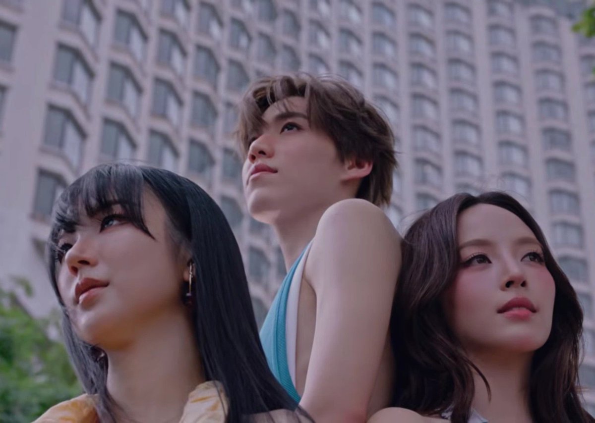bk178cm's tweet photo. นี่นะคะเสือผู้หญิงตัวจริง สาวไม่ตีกันเลยเพราะเอาสาวมาจิ้นกัน

#YourCandy_MV https://t.co/wkMCDlT6Zz