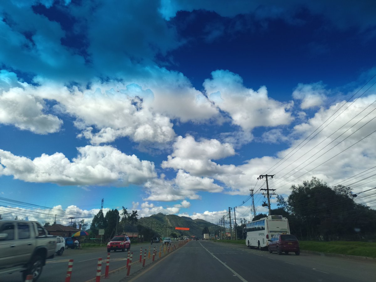 R3varela's tweet photo. Solo tú mi linda cuídad BOGOTÁ sabes la lucha cada día. No solo a mi sino de todos los que te caminamos todos los días para lograr nuestros objetivos. Mil gracias por abril las puertas a todos los colombianos Cuidemola cómo ellas nos cuídad. Siempre en mi corazón ❤️🎂 feliz 488. https://t.co/5zYlAqUzRy