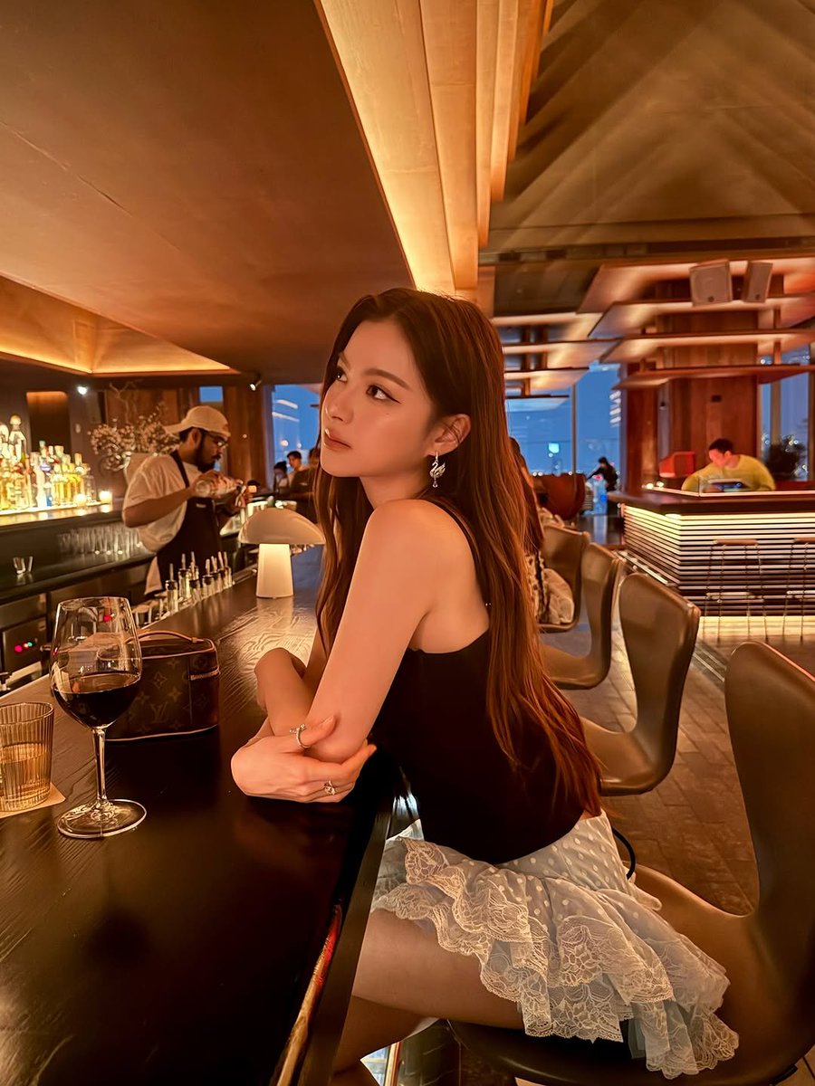 primiitrend's tweet photo. ɪɢ: ᴘʀɪᴍɪɪʟʏ ᴜᴘᴅᴀᴛᴇ

Night date 🌑🍸

#primiily #ลูกหมีของพรีม https://t.co/5vtOoMGu57