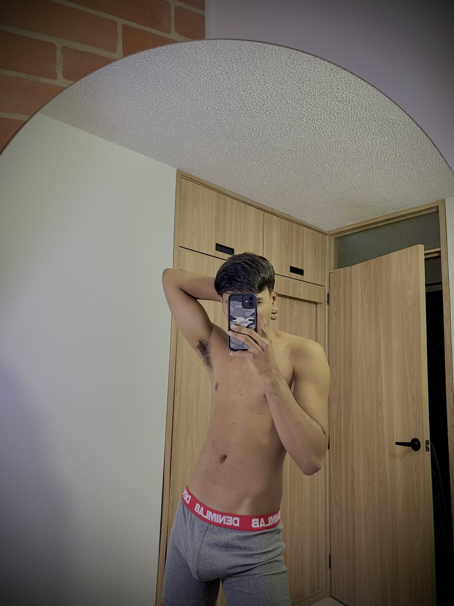 edmoon_31's tweet photo. Buenos días que tal despertaron? 
@EventosGayMed  @EncuentroGayMty @gayBogotaaaq  #BOGOTÁ  #chudai https://t.co/XphsDq5aTg