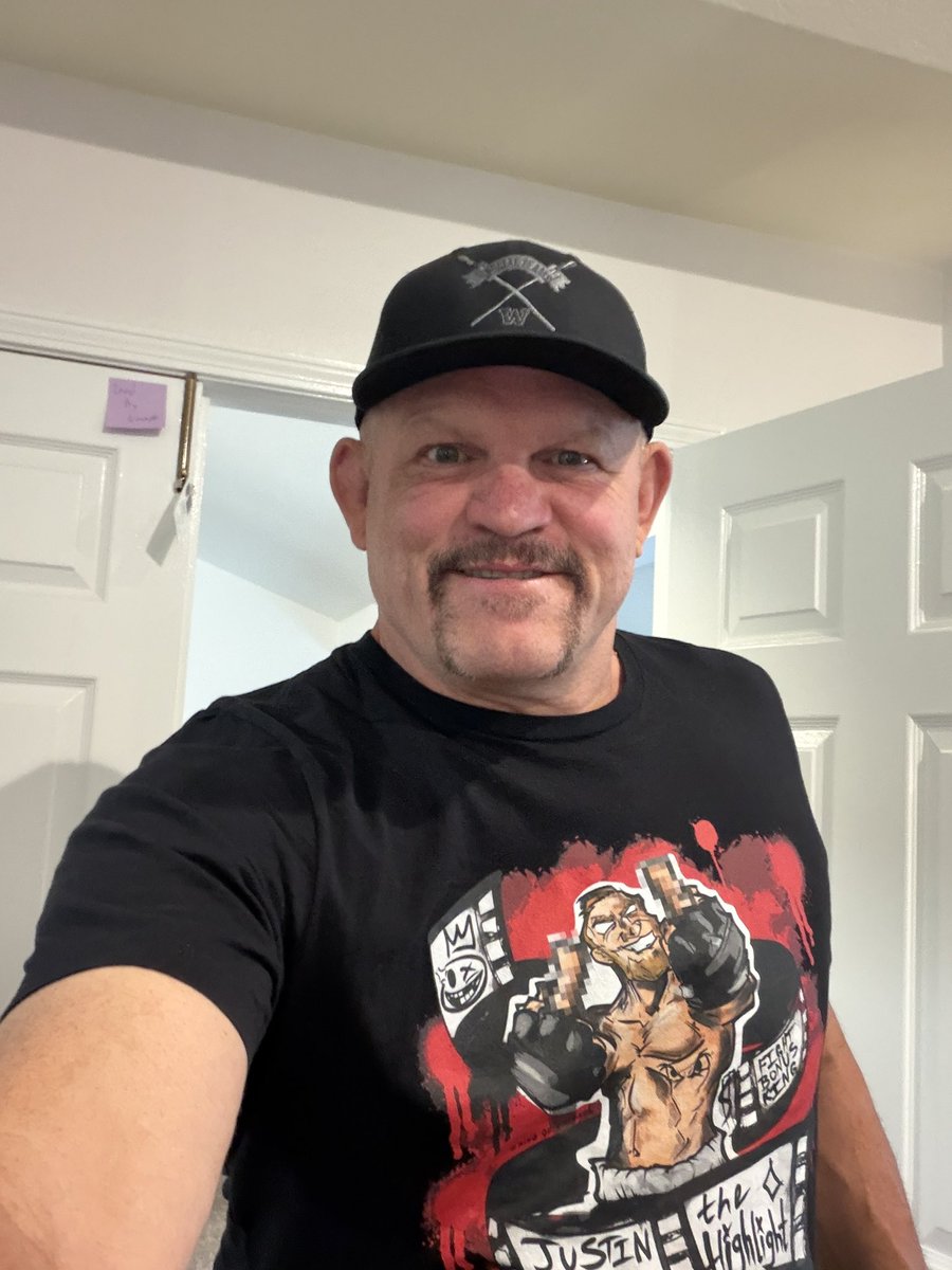 CoachPetrilli's tweet photo. FIRED up to start Fall Camp today!!!
The Greatest Setting inspiring creativity &amp; the Iceman himself inspiring @UW_Football Special Teams!! 
Definitely feels like a good day to work KICKOFF drills @ChuckLiddell !!! https://t.co/FjiGRS7XJD