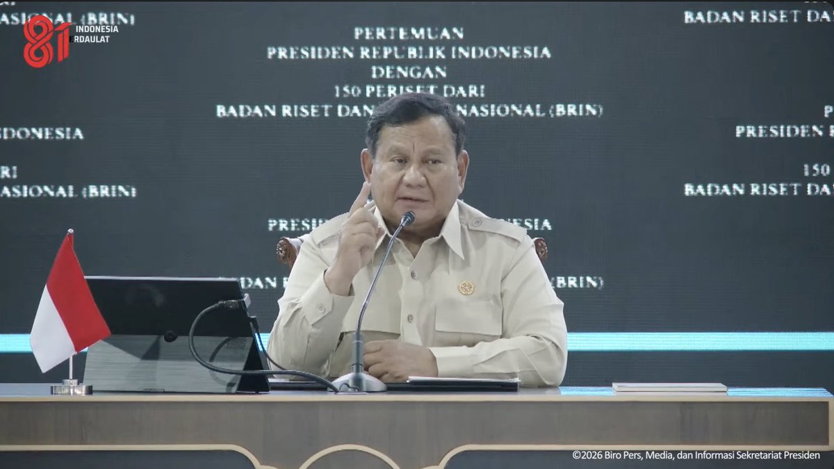LambeSahamjja's tweet photo. prabowo curhat dia mau investasi besar di pendidikan:
- dia mau perbaiki sekolah dari sisi fisik bangunannya
- mau bangun sekolah-sekolah unggulan buat anak-anak terpintar yang diseleksi
- sekolah unggulan ini rencananya pake kurikulum international baccalaureate (ib) 
- standarnya disamain sama yang terpintar di dunia
- dan mau kerja sama sama universitas-universitas terbaik dunia
- entah bentuknya joint program atau kso (kerja sama operasi) sama universitas dalam negeri
- soal dananya akan cari dari penghematan hal-hal korup praktik-praktik koruptif praktik-praktik penipuan fraud undervoicing mismanagement
- jadi sumber dananya bukan dari pajak baru atau utang tapi dari penghematan hasil berantas praktik-praktik itu