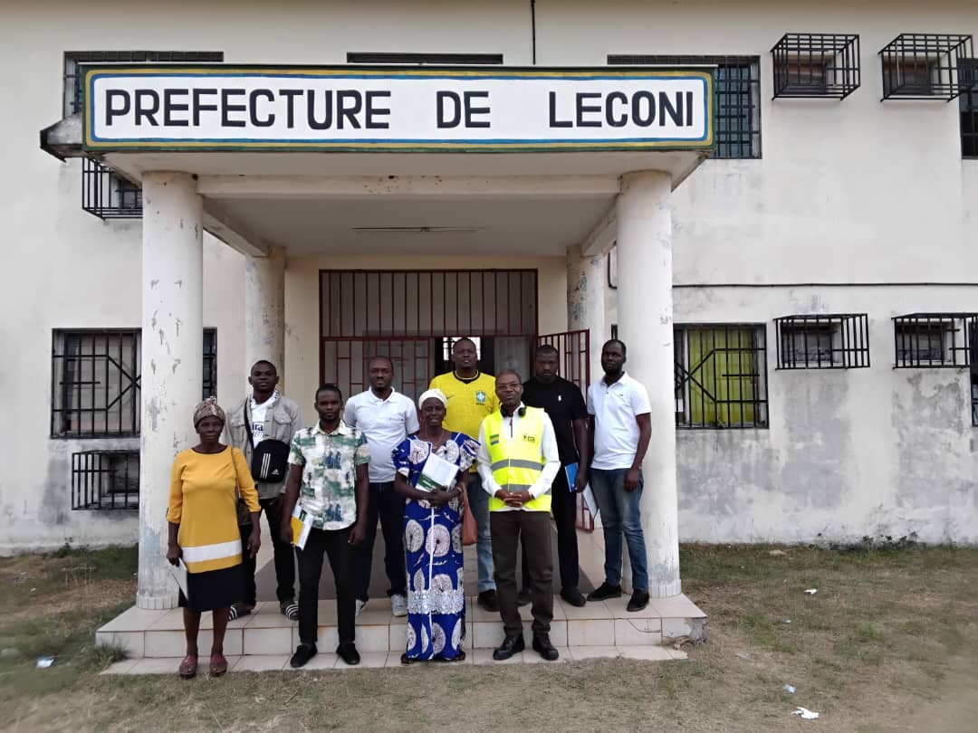undpgabon's tweet photo. 🌿 𝐃𝐞 𝐋𝐢𝐛𝐫𝐞𝐯𝐢𝐥𝐥𝐞 𝐚𝐮 𝐇𝐚𝐮𝐭-𝐎𝐠𝐨𝐨𝐮𝐞́, le #ProjetIBSA renforce la filière manioc :
✅ 𝟑𝟎 𝐚𝐠𝐞𝐧𝐭𝐬 formés
✅ Partage d’expertise avec l’𝐈𝐍𝐒𝐀𝐁
✅ Étape à la 𝐩𝐫𝐞́𝐟𝐞𝐜𝐭𝐮𝐫𝐞 𝐝𝐞 𝐋𝐞́𝐜𝐨𝐧𝐢
✅ 𝟔 𝐛𝐞́𝐧𝐞́𝐟𝐢𝐜𝐢𝐚𝐢𝐫𝐞𝐬 accompagnés
✅ Visites chez 𝐀𝐆𝐑𝐈𝐕𝐄𝐑𝐓 et 𝐂𝐮𝐥𝐭𝐫𝐚𝐝𝐢𝐬
#PNUDGabon