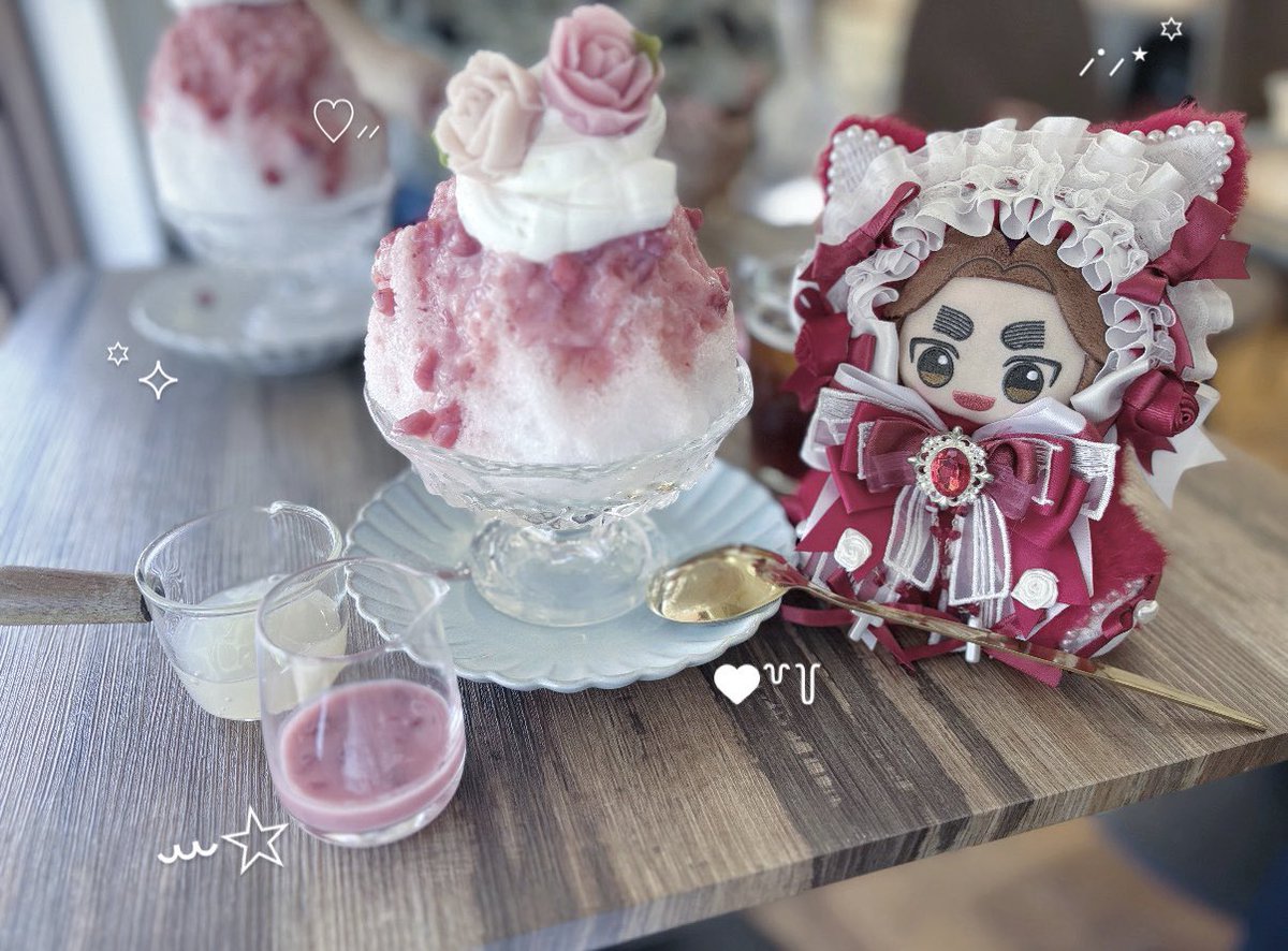 takinyan222's tweet photo. たきにゃんにぴったりの薔薇のかき氷（՞>⩊<՞）🍧 https://t.co/nqfoaxfRiA