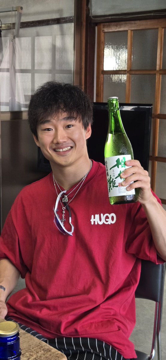 Iso1227Kanabun's tweet photo. F1ドライバーの角田裕毅選手と彼女のケイナさんが蔵にお越しくださいました❗
お酒を試飲しながら酒造りの話や、F1の話など沢山お話しが出来ました☺️
感激😭
2人の雰囲気もとても素敵で、本当にお似合いのお二人❤️

今後も角田選手のご活躍を応援して行きます‼️

#相模灘 #yukitsunoda #角田裕毅 https://t.co/yaQxAgVUVs