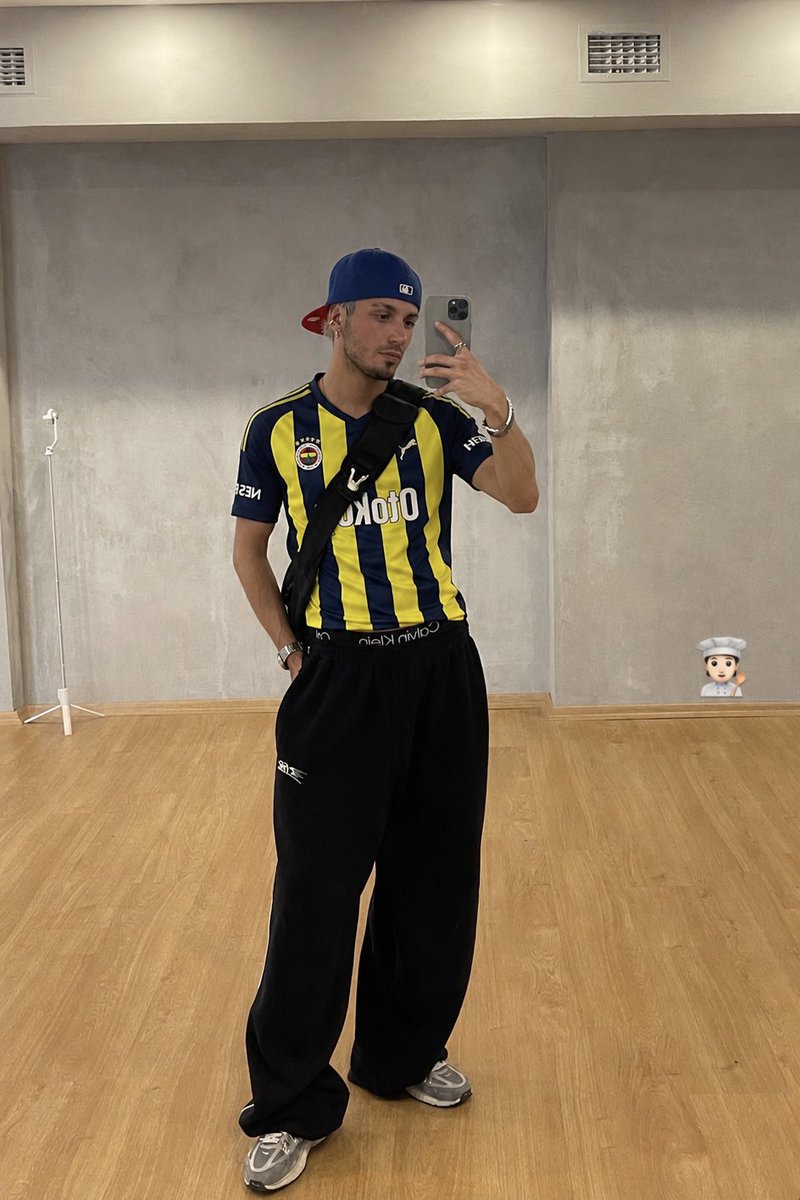 melisio7's tweet photo. CİLDİRİYORUM COK YAKİSTİİ😭😭 https://t.co/fzUTZx7mb6