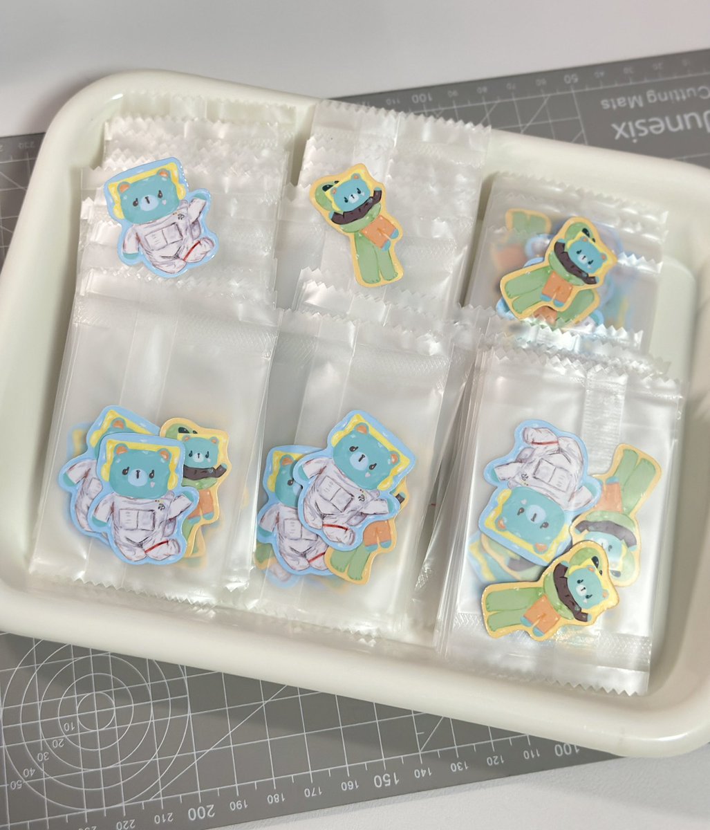 pemirim_'s tweet photo. -Giveaway-
Pls kindly rt

🧑‍🚀Sticker PeRmPoon set👽
(2pcs/set | 50 set/day)

📍Impact Arena
📆22 &amp; 23 aug 2026
⏰ tba

(ขอบคุณรูปจากทางร้าน #รีวิวตามสั่ง คับ🙏)
#PondPhuwinconcert 
#PondPhuwin #ปอนด์ภูวินทร์ https://t.co/3vuWM4nhI7