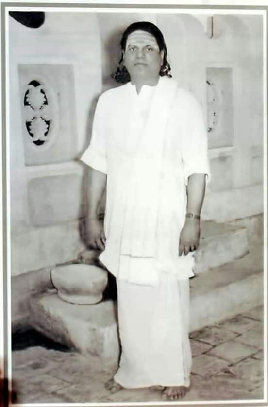 Bhairavinachiya's tweet photo. பாகிஸ்தான் காஷ்மீரை ஆக்கிரமித்து கொண்டதாக கூறுகிறோம் ஆனால் நாமும் இசைந்தே அதை செய்தோம் 

பாகிஸ்தான் பெயரில் மேற்கத்தியர்கள் காஷ்மீரில் தளம் அமைக்க மேற்கத்தியர்களின் நண்பர் நேரு இசைந்துள்ளார் 

இல்லையென்றால் ஆக்கிரமிக்கபட்ட காஷ்மீரை மீட்க இராணுவத்தை அனுப்பினோமே இராணுவ தளபதியான ஜெனரல் #கரியப்பா விடம் ஏதாவது ஆலோசனை நடத்தினீர்களா 

பாகிஸ்தான் என்ற தனி நாடையும் கொடுத்து 

இந்தியாவிற் குள்ளும் ஒரு பாகிஸ்தானை உருவாக்கியதே காங்கிரஸ் காரர்கள் செய்த சாதனை 

17.2.1957 பாராளுமன்றத்தில் 

#முத்துராமலிங்க_தேவர் 

தீர்க்கதரிசி
