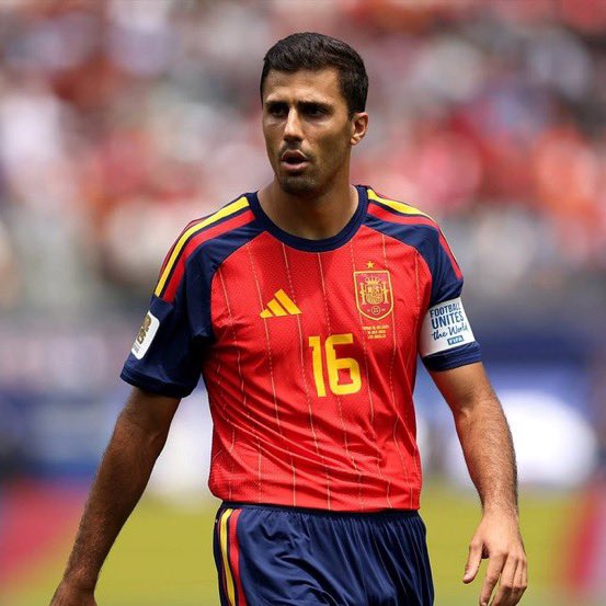a_derll's tweet photo. One thing I know is Florentino Perez will not lose a signing battle to Laporta, Relax guys Rodri is coming https://t.co/7sZhFyNx07