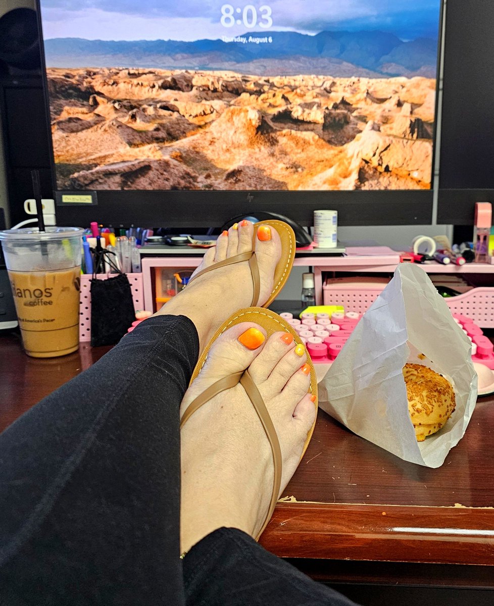ArchAimeee12's tweet photo. First day wearing my new flip flops from @MrKing3_  &amp; they're pretty comfy😘 https://t.co/zfbdQnp6Cp
