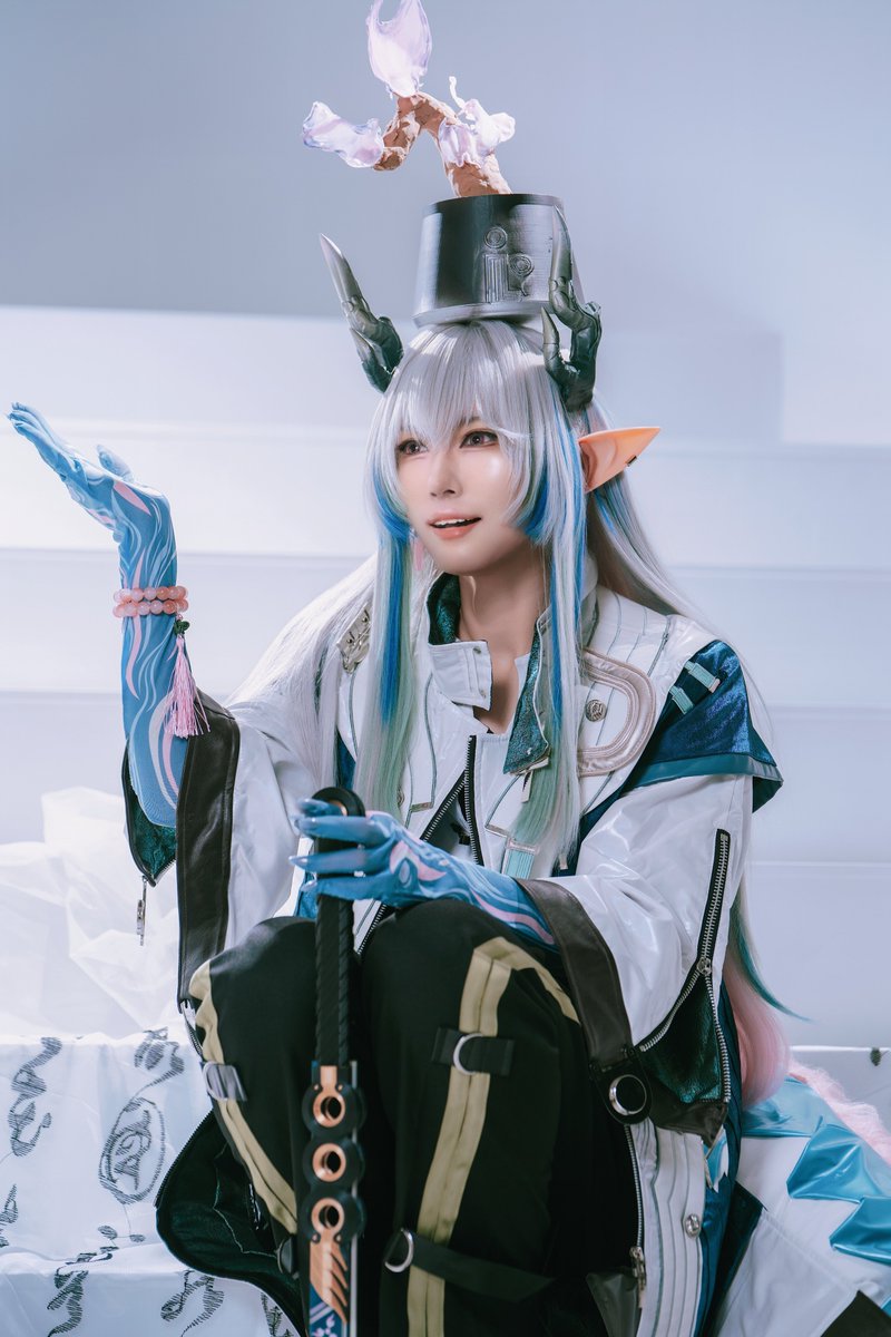 mi85_a's tweet photo. cos アークナイツ / 易(イー)  

界園へようこそ♪

Photo:@Xencounter88
#260801俺の考えた歳強あわせ https://t.co/hjXYouXKtc