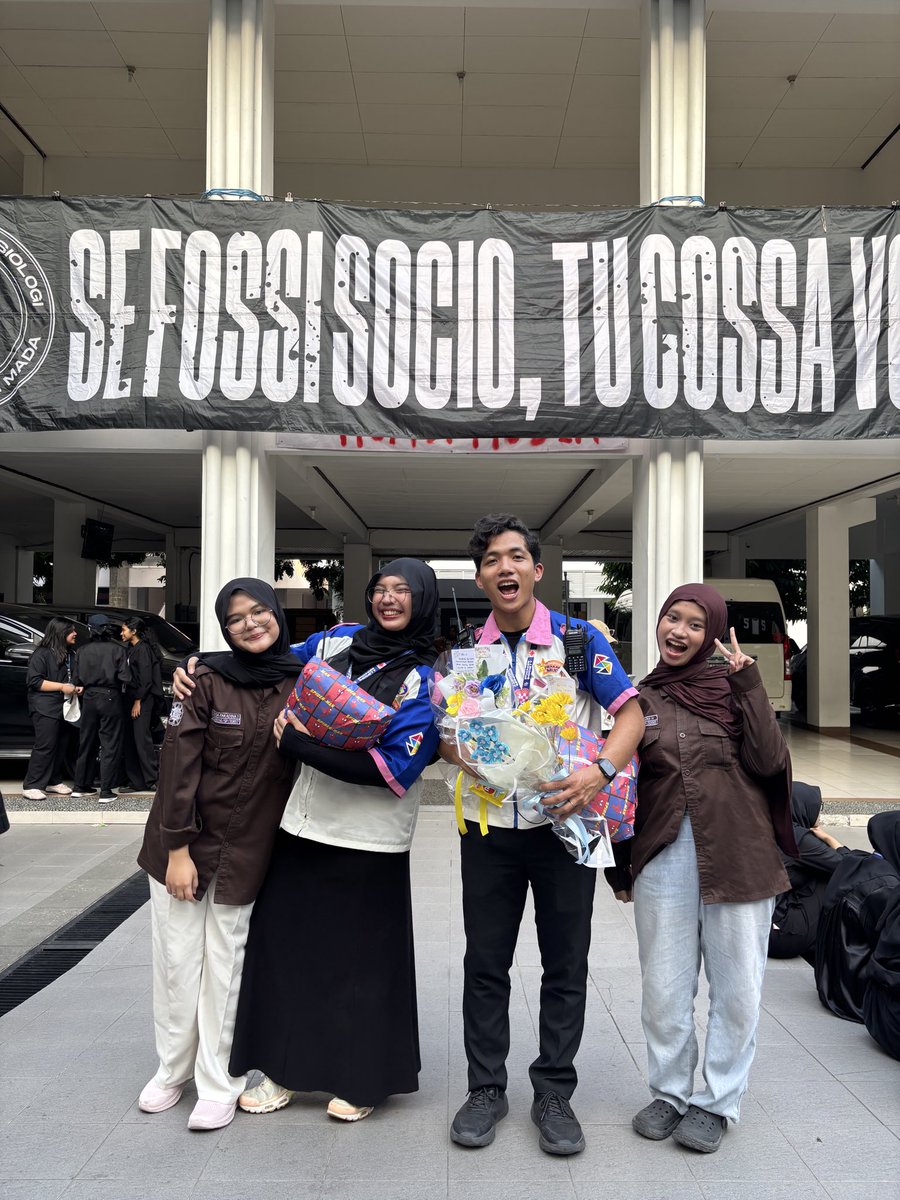 leemoonshy's tweet photo. OTSUU PIONIR SOCIETY!!!!!

3 kali society, 3 kali ikut aksi, 3 kali dibina untuk tidak tunduk pada rezim https://t.co/FYg5SWSmmz