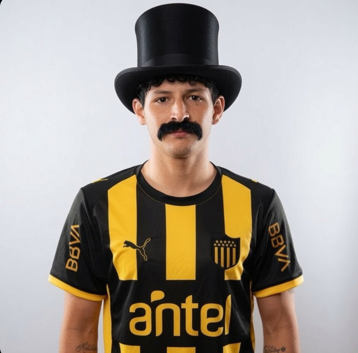 ZangiefDelCSKA's tweet photo. 🚨🚨ÚLTIMO MOMENTO🚨🚨
Leonel Jaime decidió abandonar el país junto a su familia y se desconoce su paradero.
Ante esta triste situación Peñarol decidió ascender al plantel principal al juvenil URUGUAYO de sus formativas y de la Sub 20 Leonardo Jaume. https://t.co/MDh0x5BVb2