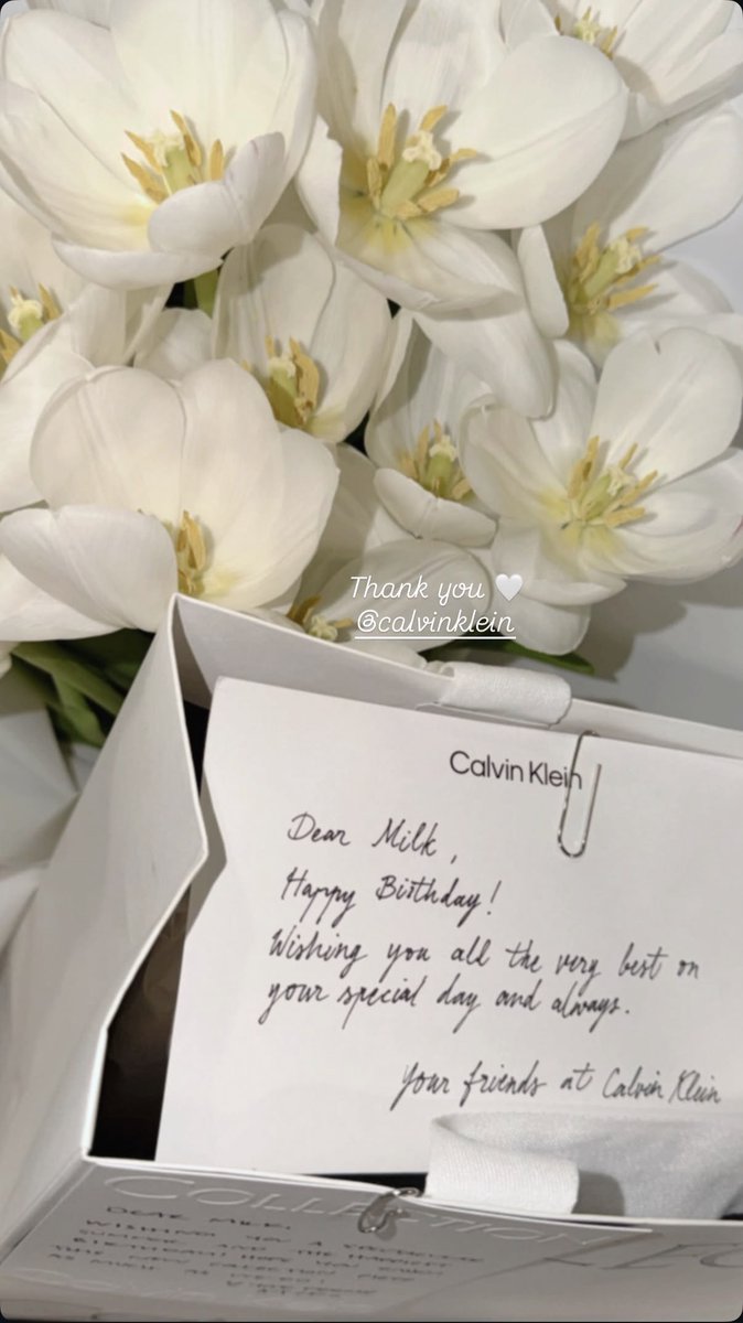 bodyguardchuu's tweet photo. YSL: "Dear Milk, I wish you a very happy birthday."
CK: "Dear Milk, Happy birthday! Wishing you all the very best on your special day &amp; always. 
Your friends at Calvin Klein"

MILK GETTING LOVE FROM YSL, CK &amp; PACIFICA GROUP 🥰💚

#MilkPansa #มิ้ลค์พรรษา https://t.co/GOxjlfo0dZ