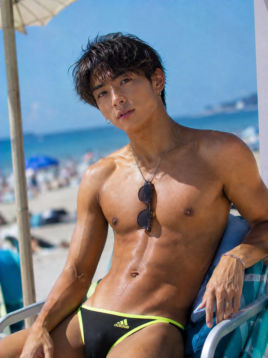 hotguy_news tweet picture