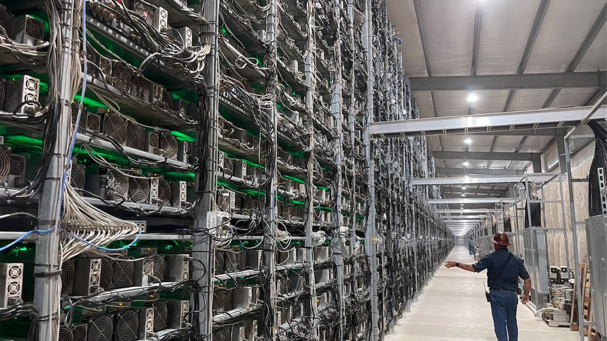 sunnydecree's tweet photo. Many Bitcoin critics argue that Bitcoin doesn't generate cash flow and is therefore useless.

They're only half right.

Holding Bitcoin doesn't generate cash flow.

Mining does.

If you want cash flow, build a profitable mining operation. By doing so, you're also helping secure the network.

Bitcoin's design is beautiful.