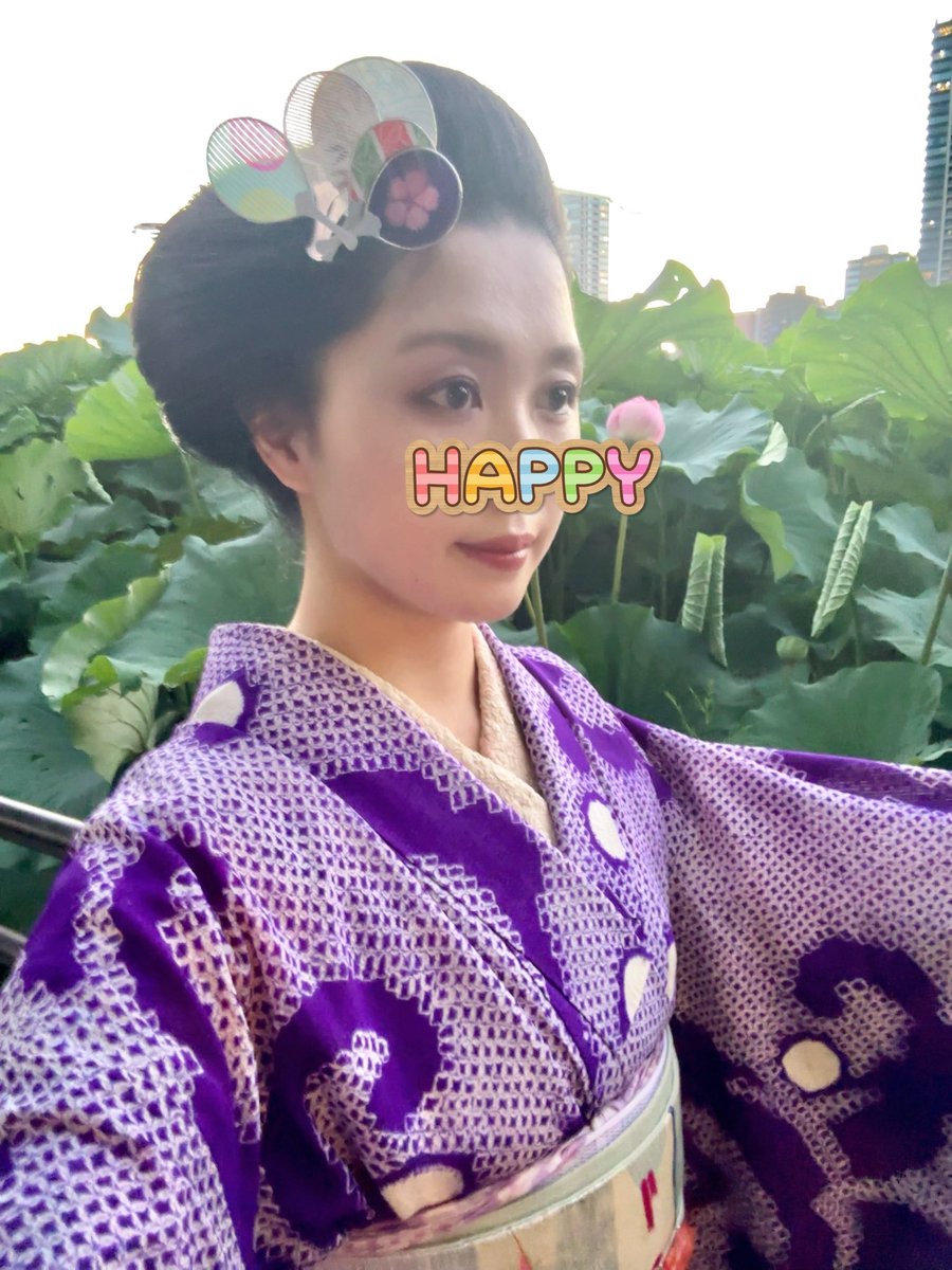 kimono_ruu's tweet photo. 昨日加納ショールームさん（＠tenchopupu ）で購入した簪キット！∩^ω^∩お店の制作動画をみながら制作٩(^‿^)۶以前ワークショップに参加して丁寧に教えて頂いたのと購入時にも作り方のポイントを教えて頂いたので自宅でも簡単に作れました🙏団扇ー！夏！かわいいーー！！
#日本髪
#アンティーク着物 https://t.co/Amj85MTjNu