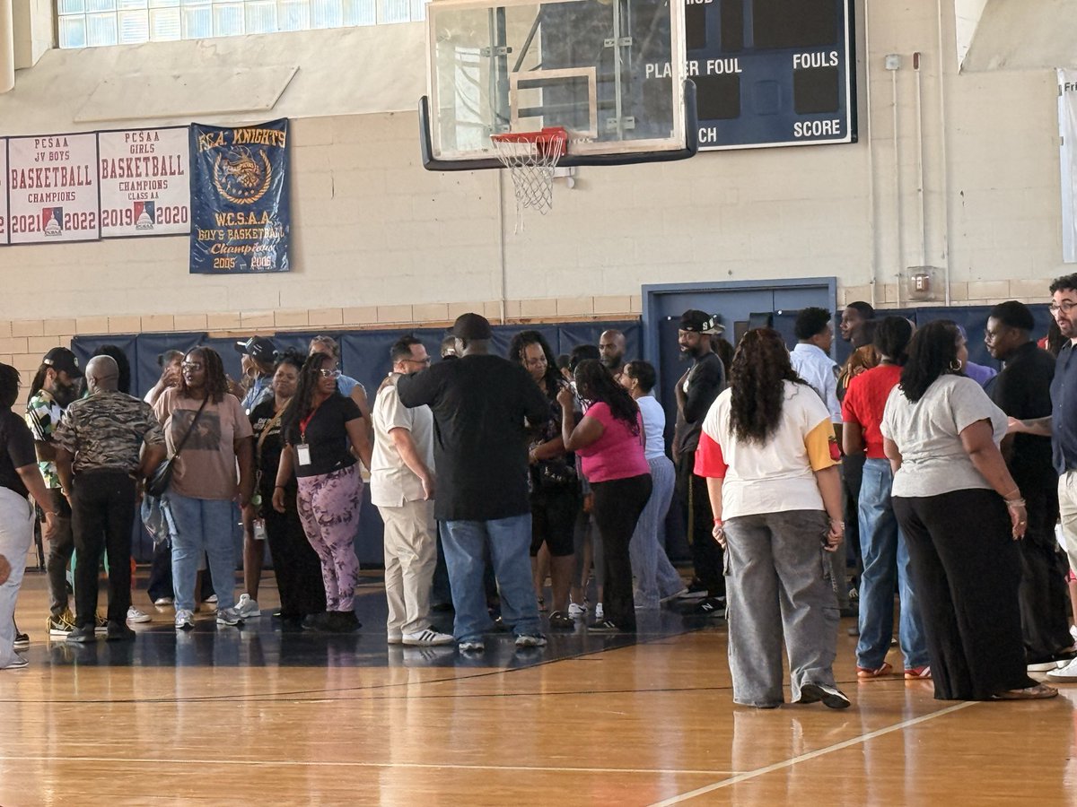 toneboy51's tweet photo. Convocation practice! We are going to rock it tomorrow! #Journeyto30 #FriendshipsJourneyto30 #OneFriendship #AspireMore #FPCSCOL #FriendshipCollegiate https://t.co/FRoI8rB8ls