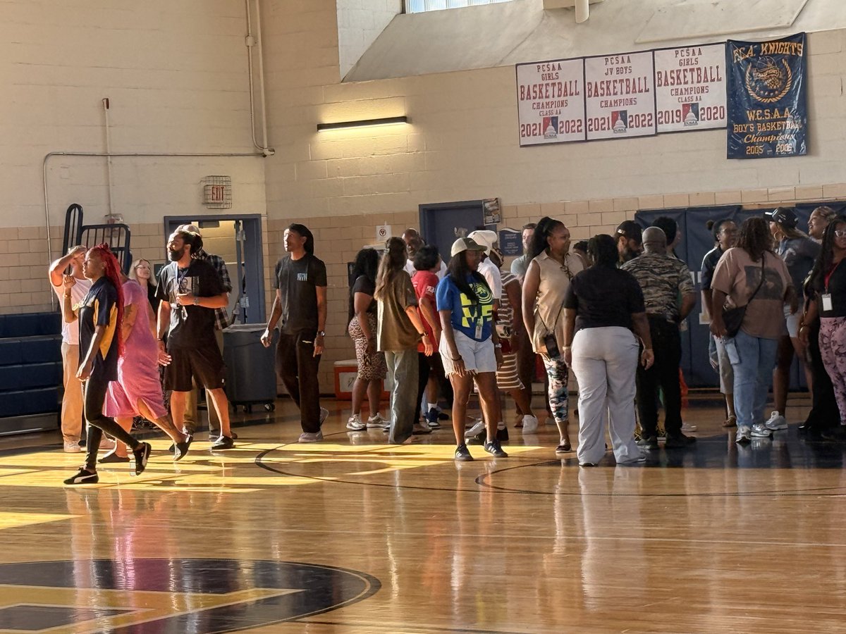 toneboy51's tweet photo. Convocation practice! We are going to rock it tomorrow! #Journeyto30 #FriendshipsJourneyto30 #OneFriendship #AspireMore #FPCSCOL #FriendshipCollegiate https://t.co/FRoI8rB8ls