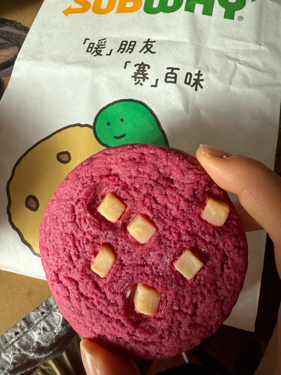 ChingDibrell's tweet photo. Just brought my homemade chocolate chip cookies over to my new neighbor! Grateful for such a warm welcome today ， https://t.co/wmgpVYAJe9