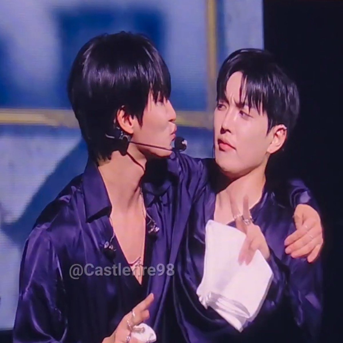 aburaseonghwa's tweet photo. a kiss won't hurt, https://t.co/l8Qc7DAkuz https://t.co/YF9Lny1Azz