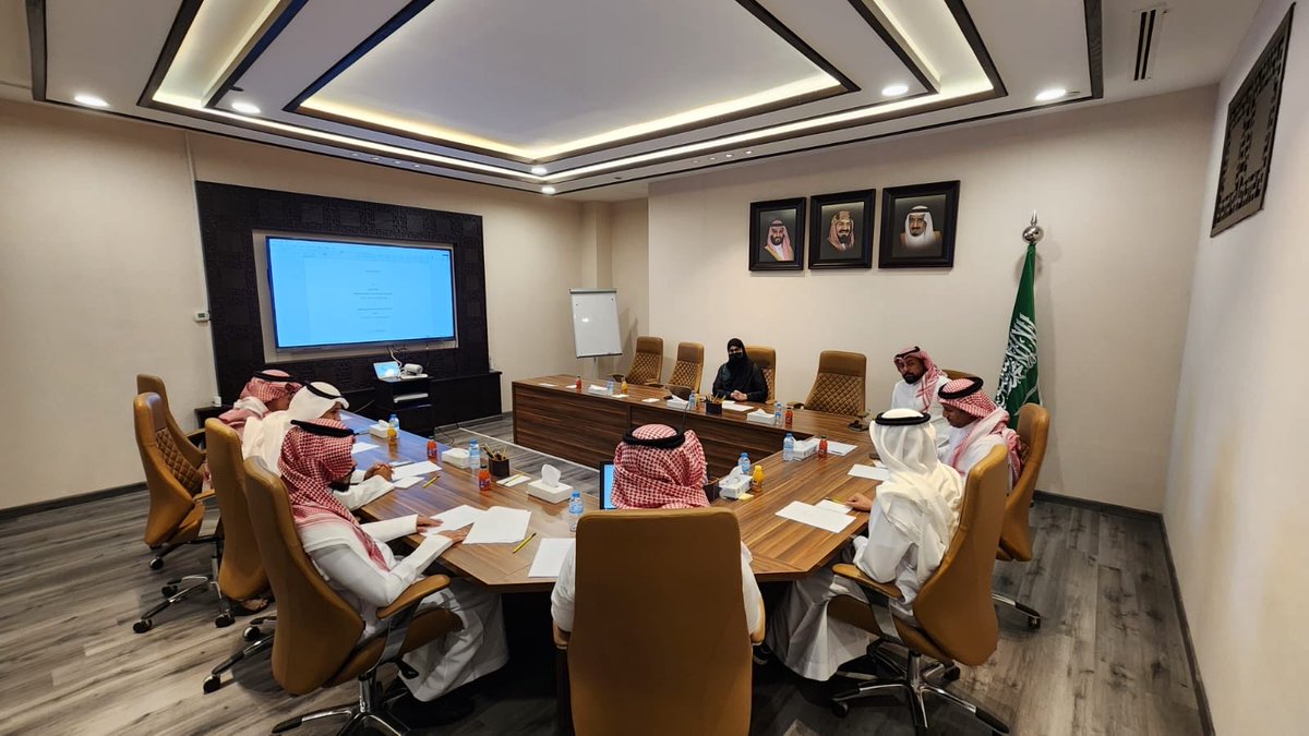 UQUDGS's tweet photo. اجتمعت عمادة الدراسات العليا والبحوث وكلية الهندسة والعمارة مع ممثلي الهيئة السعودية للمواصفات والمقاييس والجودة، لبحث مشروع مذكرة التعاون البحثي ومجالات الشراكة في تنفيذ البحوث التطبيقية، ودعم الدراسات العليا، بما يسهم في تعزيز الأثر للبحث العلمي وتحقيق مستهدفات رؤية المملكة. https://t.co/br3QCsrmiS
