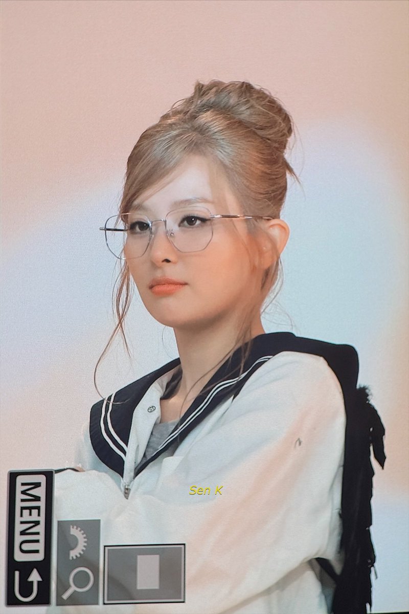sensible_k's tweet photo. 260806 팬싸 #슬기 #seulgi  💚💚💚 https://t.co/NLw9UvnBtc