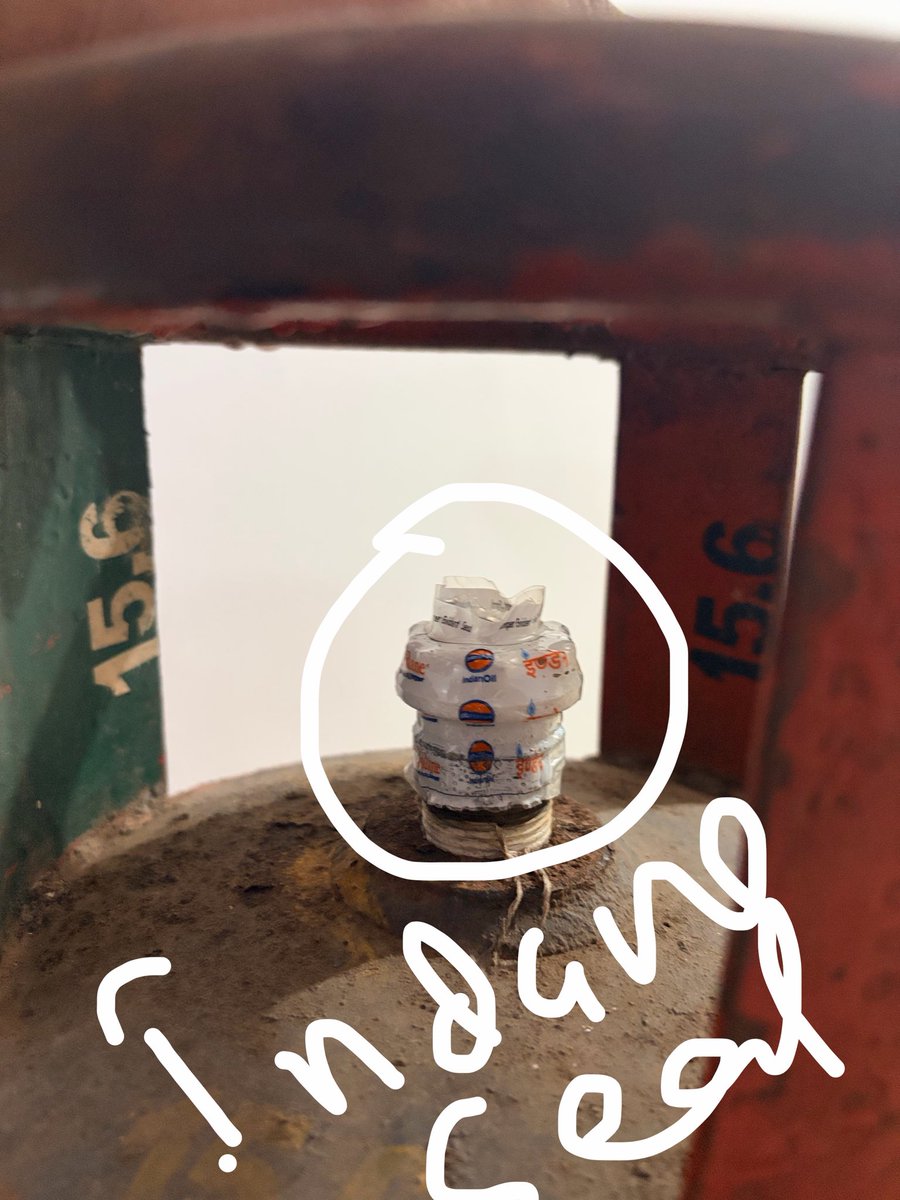 _ankitagrawal_'s tweet photo. Hey @HPCL,
Since when are you using Indane seal on HP Gas Cylinder (check the images). You always advertise about the cylinder safety but deliver rusted and very old cylinder which may cause accidents. https://t.co/aReLARJAPn