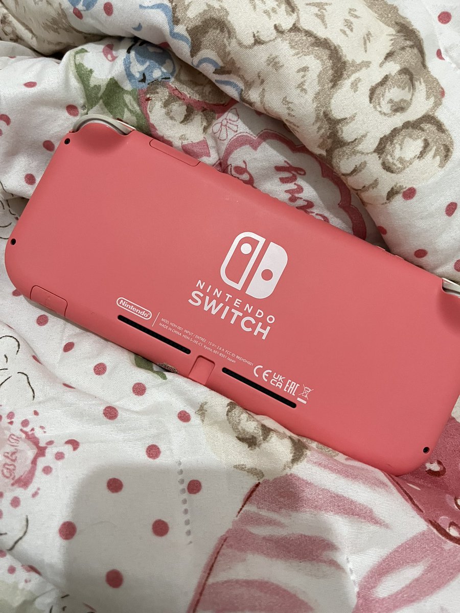 abcdefghijefff's tweet photo. WTS nintendo switch lite coral 
di jual karna jarang di pake banget 
nominus yaaa, udah ada isi game nya detail nya nanti di kirim di dm
jual 2,5 boleh nego 
serius only yaaa 

📍COD Di Bogor
#zonauangㅤ https://t.co/XHMrSKQqAI