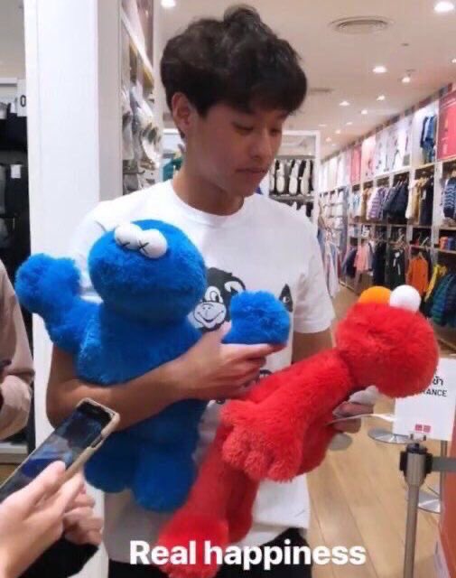 chelermamiibkpp's tweet photo. ทุกคนแปล
❤️ = ลูกอมที่น้องพีถือ
💛 = พี่เหนิง
🩵 = น้องพีพี
💜 = พี่ณิชา
💙 =???b??i?ll??k??i???n?? https://t.co/S2e8pWAyRN