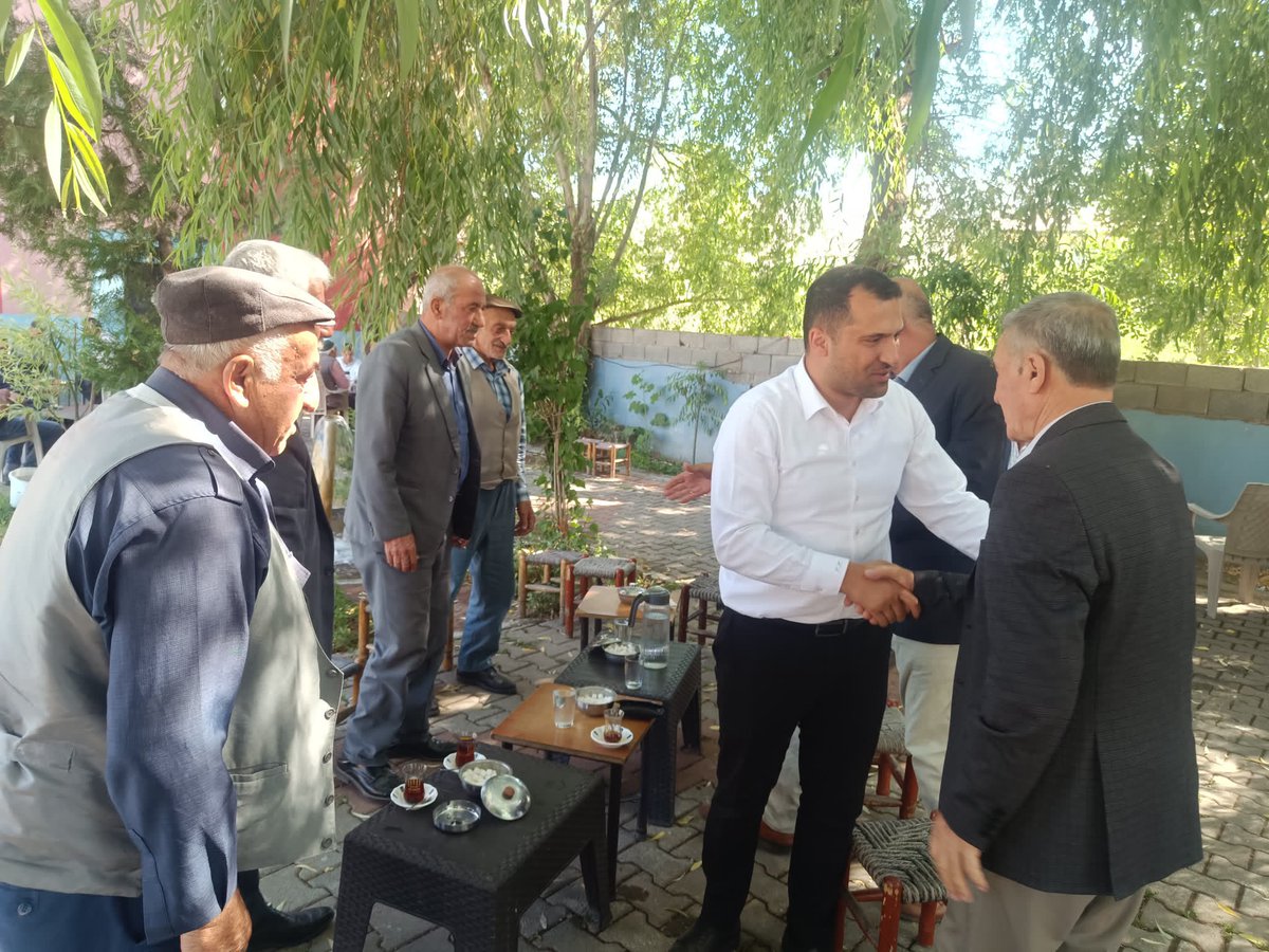 turgaykurtkan's tweet photo. 📍 Yolalan & Yolcular

İl Genel Meclis Başkanımız Sayın Medet İlbars ile birlikte Yolalan ve Yolcular beldelerimizde esnaf kardeşlerimizi ziyaret ederek hayırlı işler ve bereketli kazançlar diledik.

Esnafımızın taleplerini ve önerilerini dinledik, samimi sohbetler gerçekleştirdik. Vatandaşlarımızla gönül bağımızı güçlendirmeye, her zaman sahada olmaya ve hemşehrilerimizin yanında yer almaya devam edeceğiz.

Misafirperverlikleri ve içten sohbetleri için tüm esnafımıza teşekkür ediyor, bol ve bereketli kazançlar diliyorum.
@T_Bedirhanoglu @EnginGunceoglu @Ntanglay