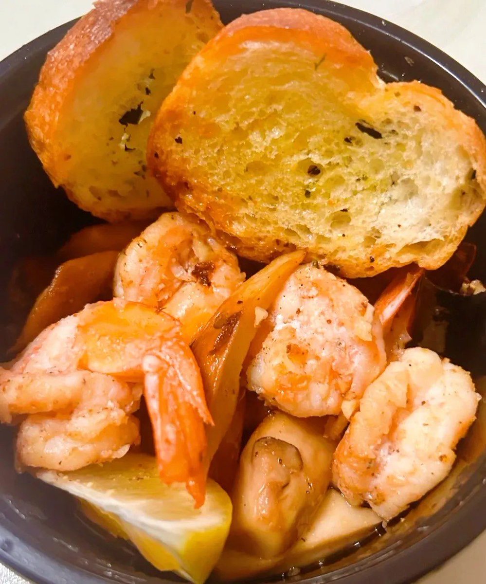manea_m8's tweet photo. Just whipped up garlic butter shrimp pasta in 15 mins! Fresh herbs + a squeeze of lemon = pure cozy goodness. https://t.co/Rci8xe2pSO