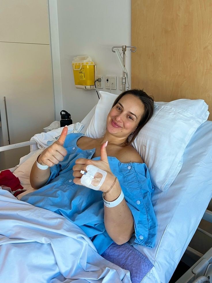 Rimsha4x's tweet photo. I’m  officially cancer free !!!😊😢 https://t.co/0ZaavzWlYk