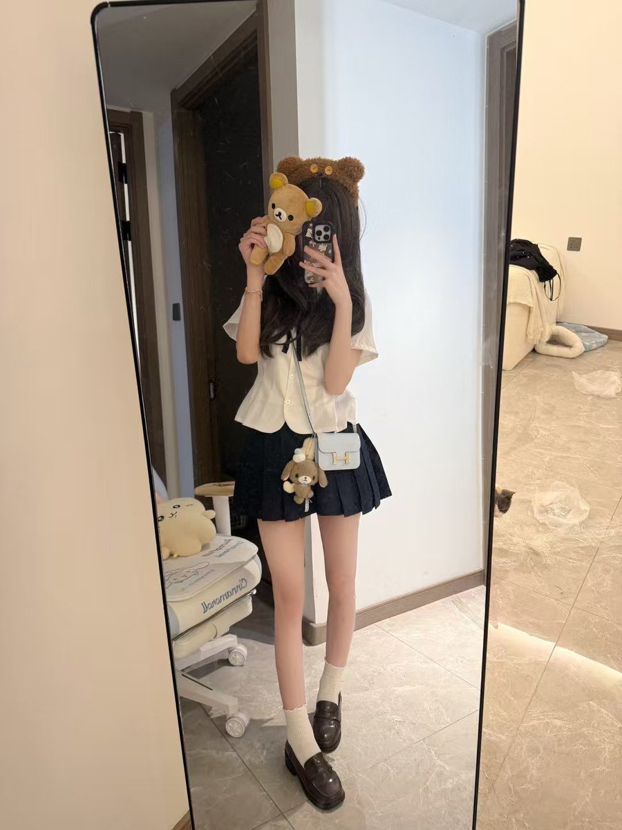 Summerjnf0's tweet photo. 大一时候为啥那么瘦😡 https://t.co/J0XuUf6quz