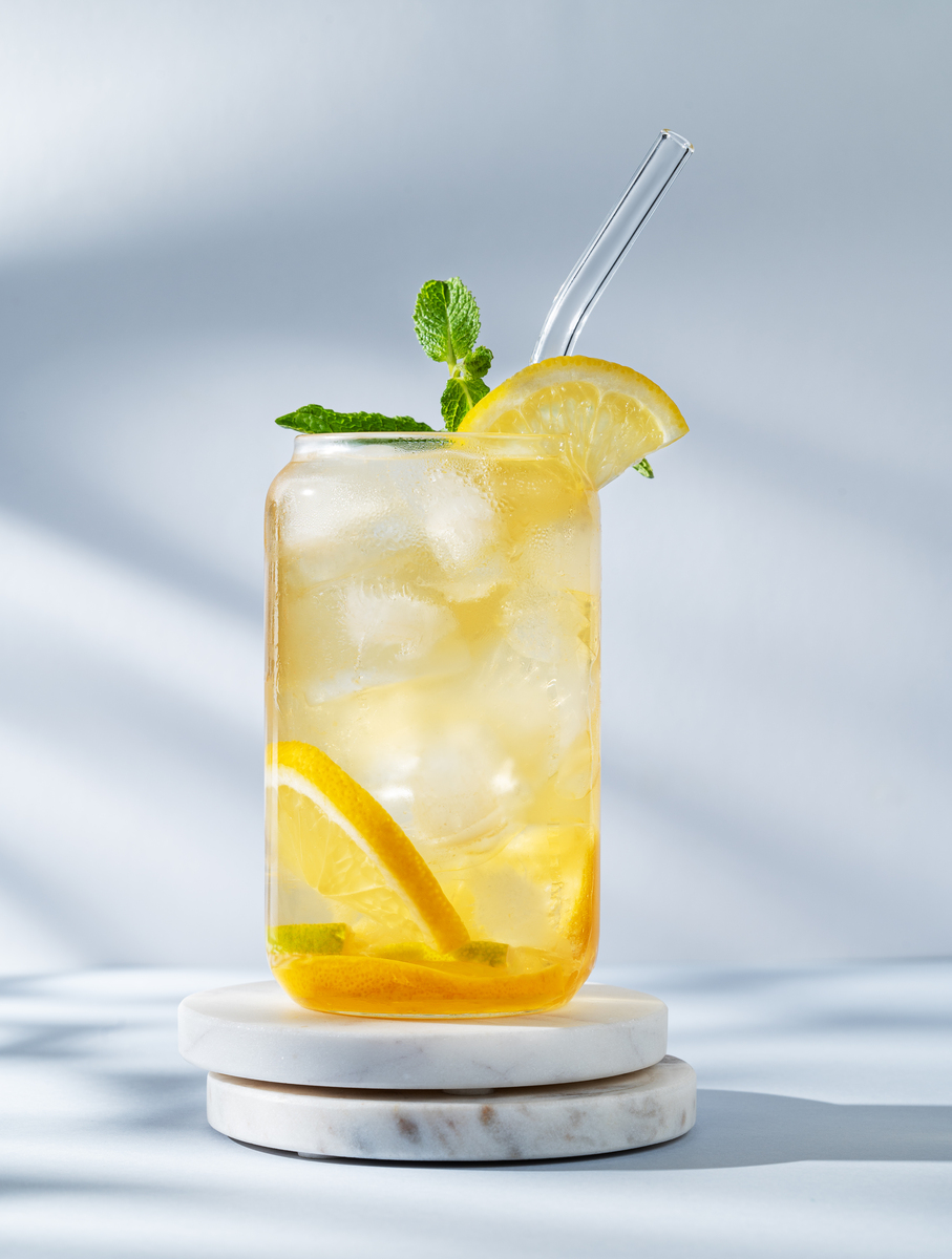 BloodFallsRs's tweet photo. Make a quick iced lemon mint latte! Muddle mint, add fresh lemon juice, espresso, ice u0026 oat milk—refreshing in 2 mins!， https://t.co/u61Zux2fAu