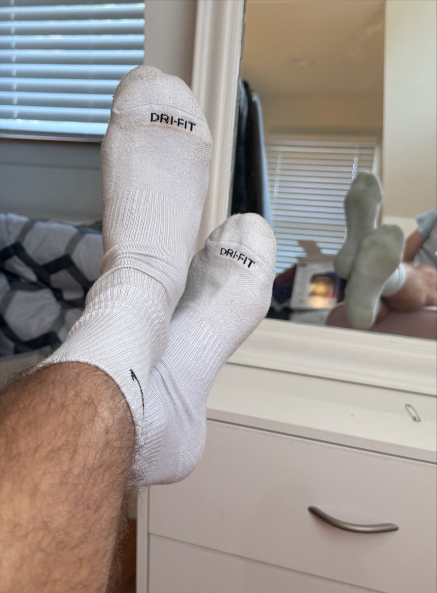 feetbash's tweet photo. Worked up a nice sweat in these white Nikes #feet #socks #smellysocks #smellyfeet #gaysocks #gayfeet #feetmaster #footmaster #nikesocks https://t.co/13XFMzRCnd