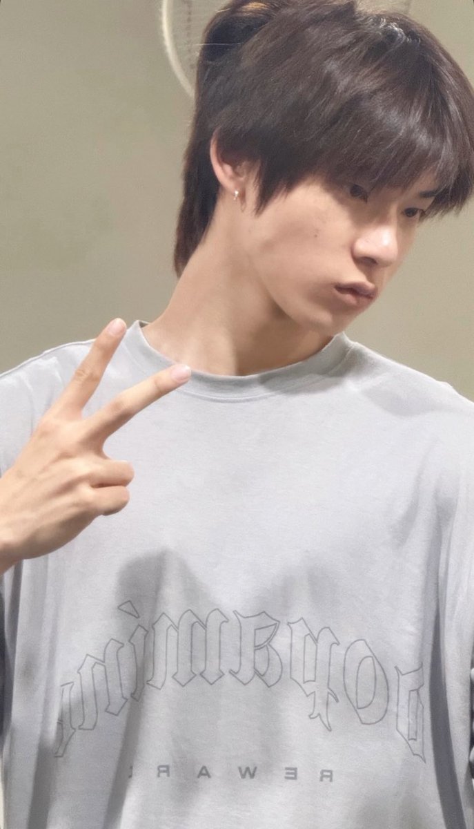 qteeblue's tweet photo. มุมซ้ายหน้ากระจกดิวะ https://t.co/89EUWjYCzh