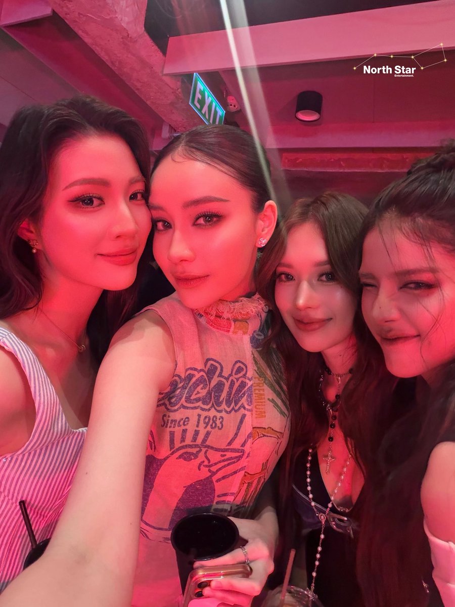 LunarSecret__'s tweet photo. เซลฟี่กันหน่อยค้าบวัยรุ่น 🩷

#MensFolioThailand 
#ginnynatnicha #aangelinaass 
#GinJay #จินเจ https://t.co/kjxpoWzTwE