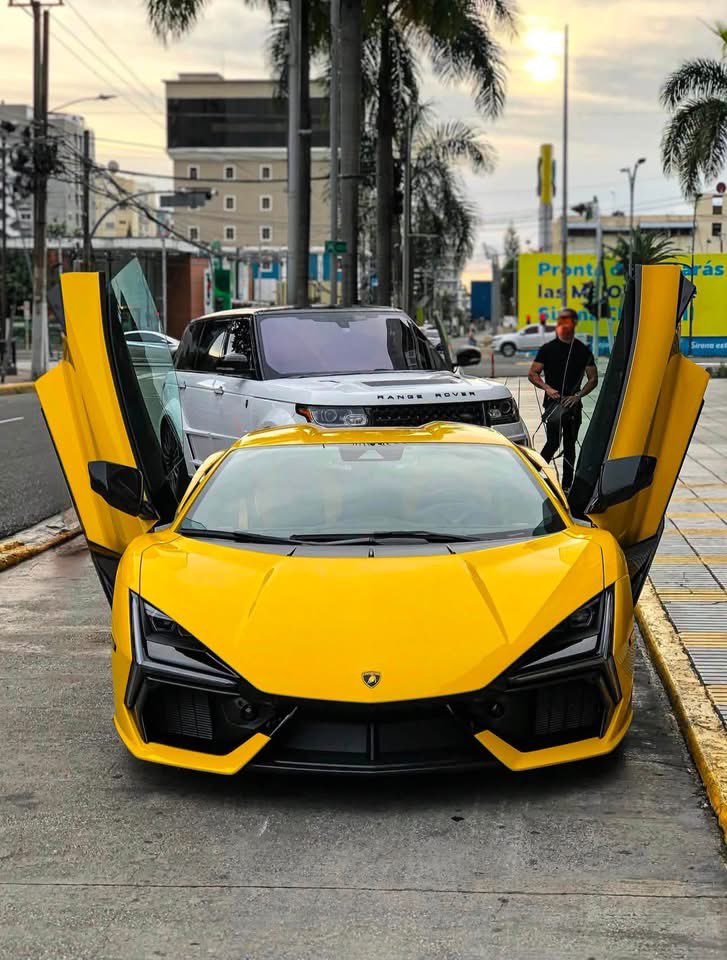 CarCultureCC's tweet photo. Lamborghini Revuelto ⚡️ https://t.co/IA55vH9FIw