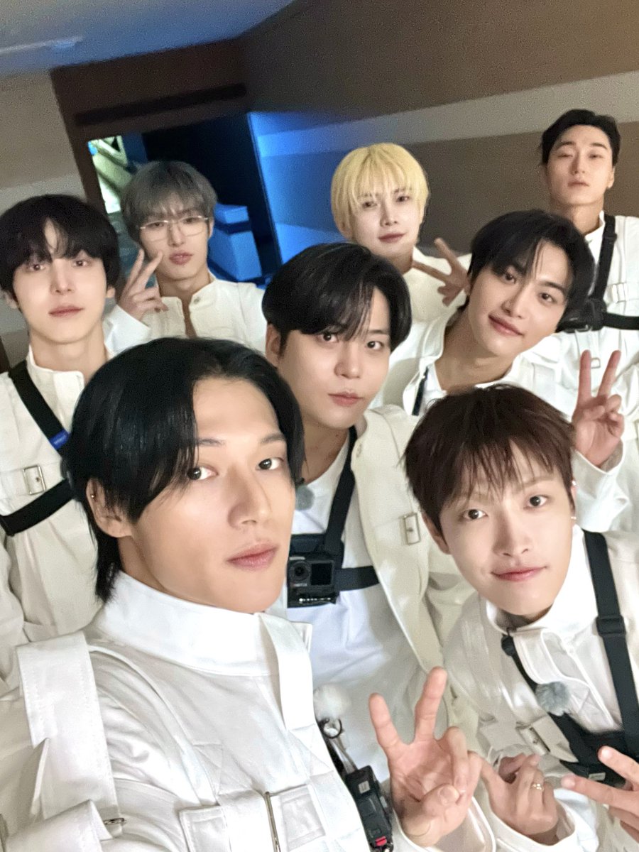 ATEEZofficial's tweet photo. [📷] ATEEZ(에이티즈) WANTEEZ Behind Photo

연구실을 탈출하라 🗝️
갇혀버린 ATEEZ의 운명은?

#ATEEZ #에이티즈 #WANTEEZ https://t.co/fq906u9lLc