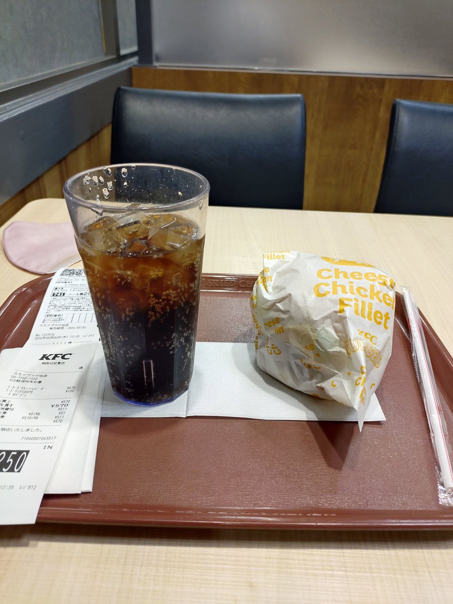 ShiekoSs's tweet photo. ケンタッキーへ行って来ました
チーズチキンフィレバーガー
ドトールへ移動して
マンゴーヨーグルト

外のなんて暑いことか🥵
ポケモンのミッションが間に合わないから歩きたいのに達成は無理だと気がついたのでカフェでぼちぼち頑張った🥲
涼しい〜😊
お疲れ様でした✨ https://t.co/shwL57LvOG