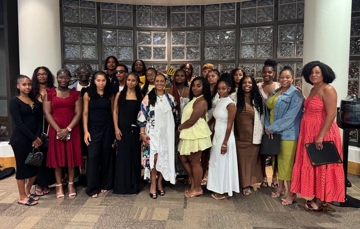 BdaGovernment's tweet photo. Minister of Youth, Social Development and Seniors, the Hon. Tinée Furbert, recently joined Bermuda's PeerForward student leaders at the PeerForward Summer Leadership Workshop at Virginia Commonwealth University, where students from The Berkeley Institute and CedarBridge Academy participated alongside peers from across the United States.

The workshop celebrated the 30th anniversary of PeerForward and the fifth year of the Mirrors Programme's international partnership, equipping students with leadership skills, expanding their networks, and preparing them to inspire their peers to pursue higher education, career success, and lifelong achievement.