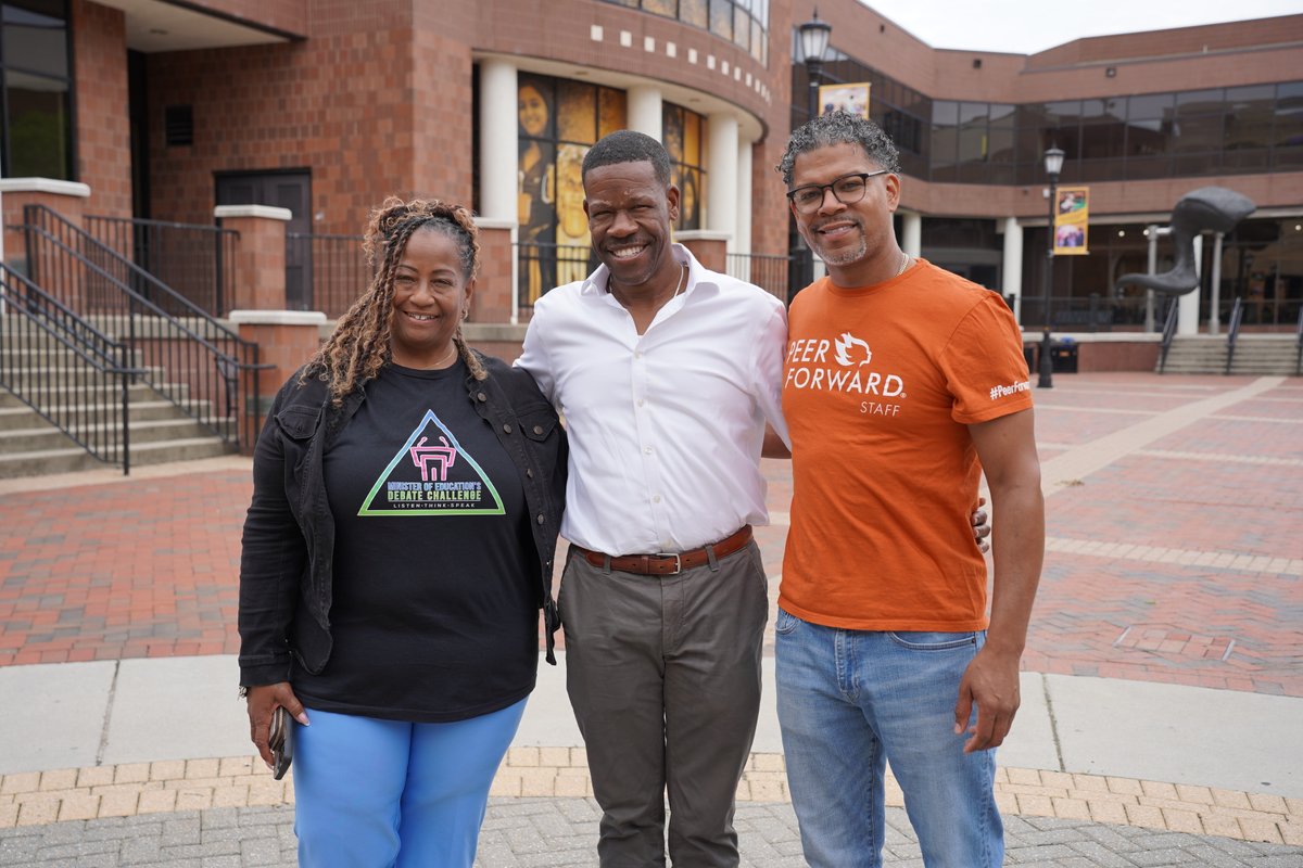 BdaGovernment's tweet photo. Minister of Youth, Social Development and Seniors, the Hon. Tinée Furbert, recently joined Bermuda's PeerForward student leaders at the PeerForward Summer Leadership Workshop at Virginia Commonwealth University, where students from The Berkeley Institute and CedarBridge Academy participated alongside peers from across the United States.

The workshop celebrated the 30th anniversary of PeerForward and the fifth year of the Mirrors Programme's international partnership, equipping students with leadership skills, expanding their networks, and preparing them to inspire their peers to pursue higher education, career success, and lifelong achievement.
