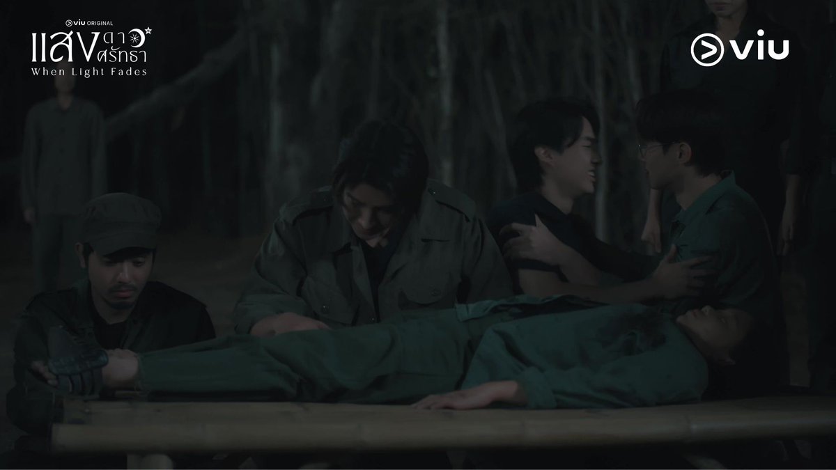 SaengDaoSeries's tweet photo. แค่เด็กคนหนึ่ง... แค่กำลังเดินไปหาชีวิตใหม่เองนะ 🥺💔
โหดร้าย โหดร้ายเกินไป..... 
#WhenLightFadesEP7 https://t.co/SKDtgoPcxo