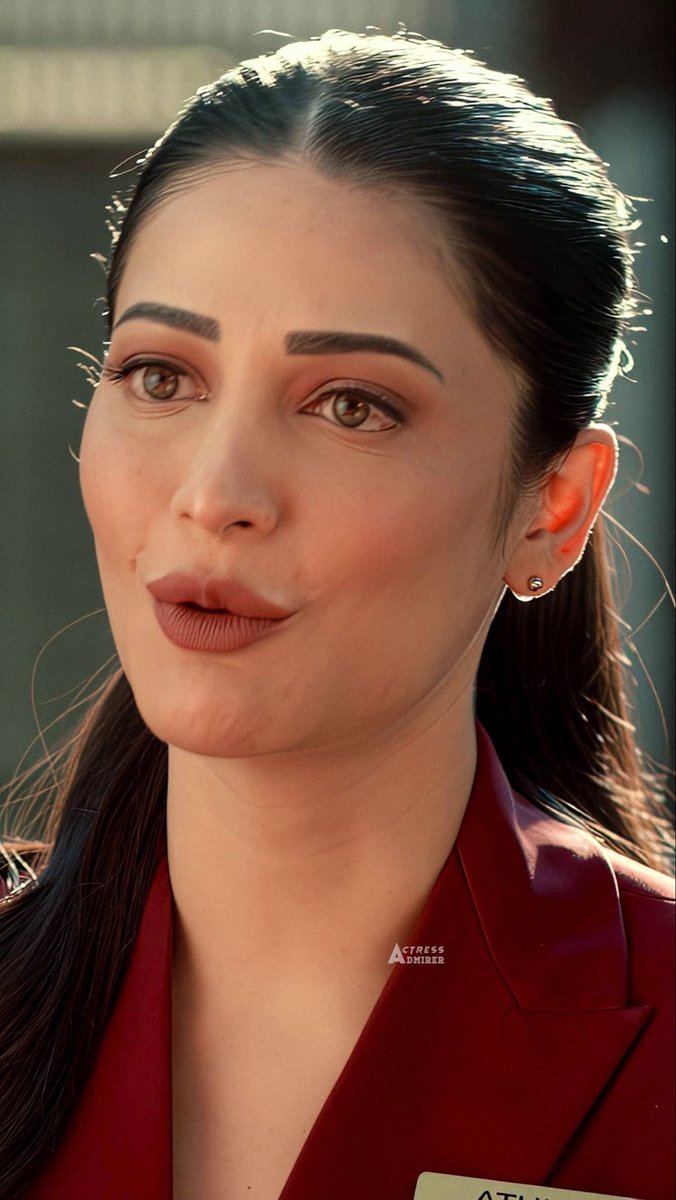 StoriesBy_Idiot's tweet photo. THE GENIE ❤️‍🔥
PART -1 

Na peru chintu age 21 andari kurralla laga ne nenu kuda kaamandhudini. Actress ni choosi kottukuntu untanu. Na life ila sagutundi 
Inka amma gurinchi cheppali ante thana peru shruti choodataniki devatha la chaala andhanga untundi anduke anukunta colony lo kurrallu, uncle’s motham amma meeda mozu penchukunnaru 
Aa mozu penchukunna vallalo nenu kuda okadni amma antha andhanga unde sariki thattukoleka thanani talchukuntu, amma bra vasana choosthu chaala sarlu kottukunna. 

ONE FINE DAY 
Nenu illu clean chestundaga edho oka object golden colour lo na shelf lo nunchi kinda padindi enta ani choosthe motham dhummu patti undh choodataniki sarigga kanipinchatledhu 
Ento chuddham ani na chetilo unna cloth tho gattiga thudsthunna. Suddenga adhi kinda padi white colour lo chaala bright ga light ravadam start ayindi nenu thattukoleka kallu mooskunna kasepu ayyaka 
Kallu terichi choosa. Na mundhu vollantha nagalatho oka aakaram kanipinchindi aame choodataniki chaala andhanga undhi
