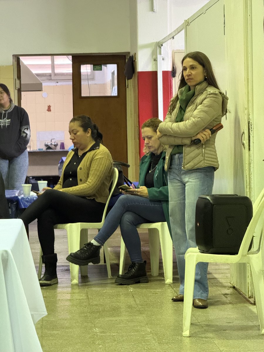NoraBedano's tweet photo. @Educacioncba capacitamos en modo permanente a las mas de 2000 Cooperadoras Escolares Cordobesas que dia a dia contribuyen grandemente a sostener los excelentes resultados en aprendizajes @vistoriaflores @norbertoalmara @HAFerreyra https://t.co/XeYveY3KkX