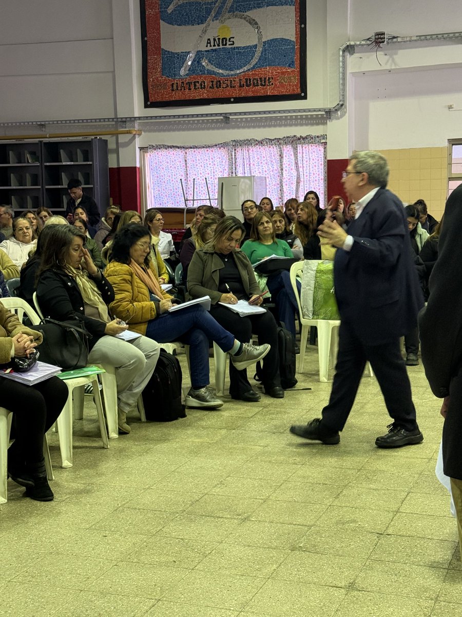 NoraBedano's tweet photo. @Educacioncba capacitamos en modo permanente a las mas de 2000 Cooperadoras Escolares Cordobesas que dia a dia contribuyen grandemente a sostener los excelentes resultados en aprendizajes @vistoriaflores @norbertoalmara @HAFerreyra https://t.co/XeYveY3KkX